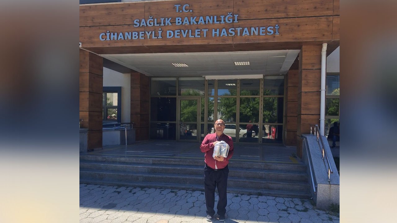 Cihanbeylili öğretmenden anlamlı ziyaret: Hastalara kendi kitaplarını hediye etti!