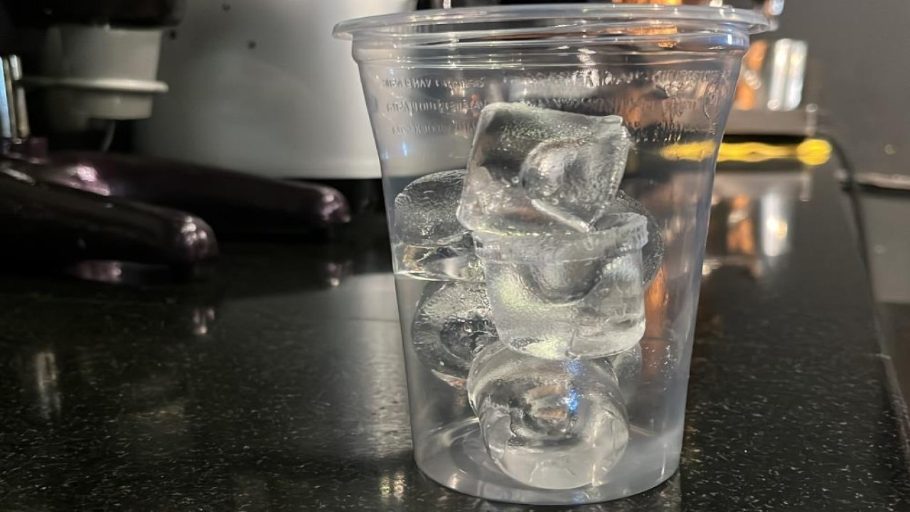 Bir bardak buz sağlığınızı bozabilir! Uzmanlardan hayati uyarı