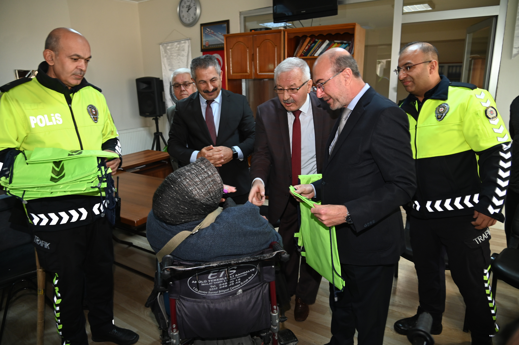 “Reflektörlü Uyarı Çantası” İle Engelliler Trafikte Fark Edilecek