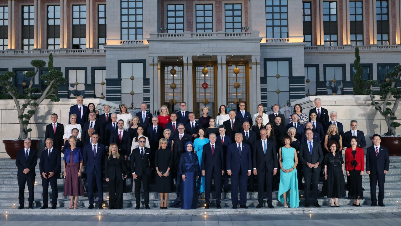 Devlet ve hükümet başkanları ile eşleri onuruna Cumhurbaşkanlığı Külliyesi'nde resepsiyon verildi