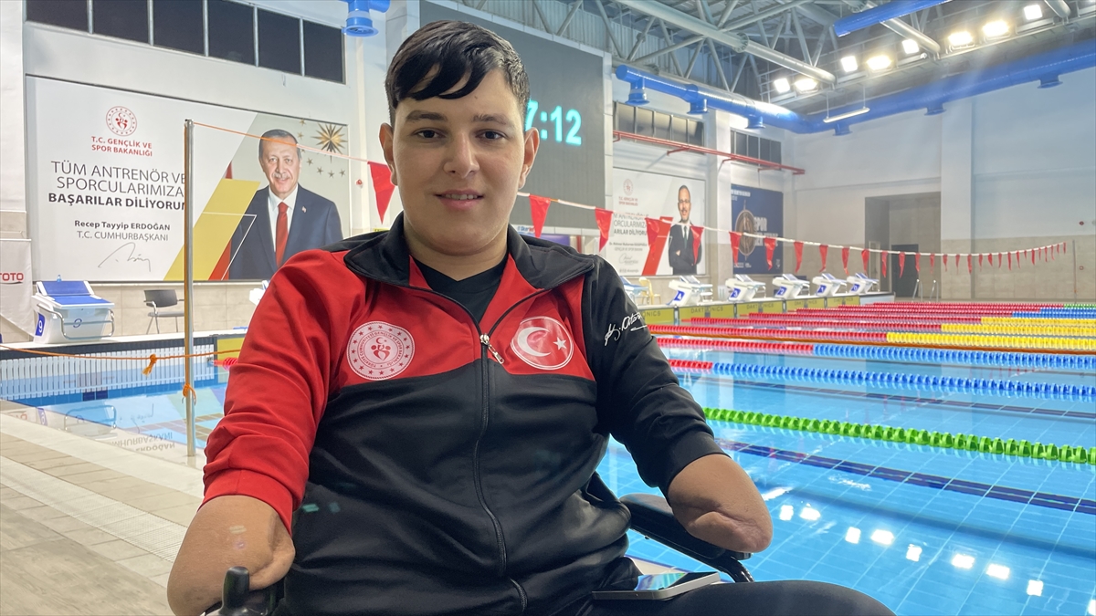 Kollarını ve Tek Bacağını Kaybetti, Şimdi Hayallerine Kulaç Atıyor