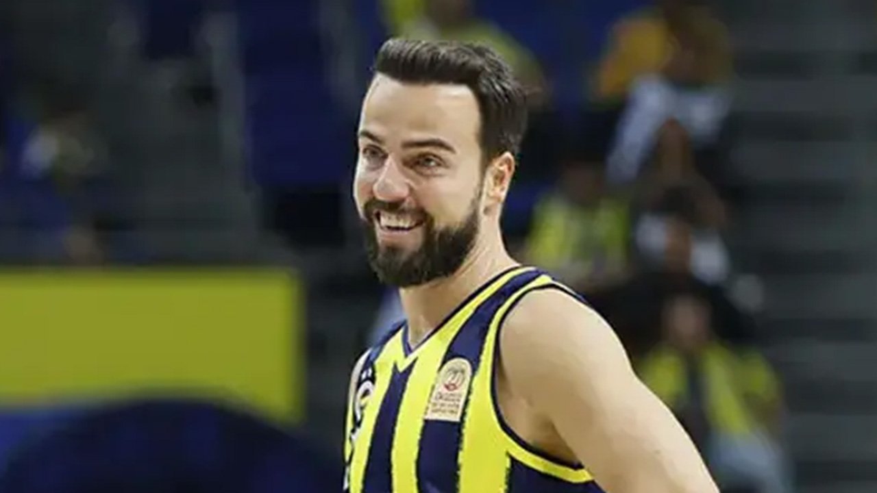 Fenerbahçe kaptanının sözleşmesini uzattı