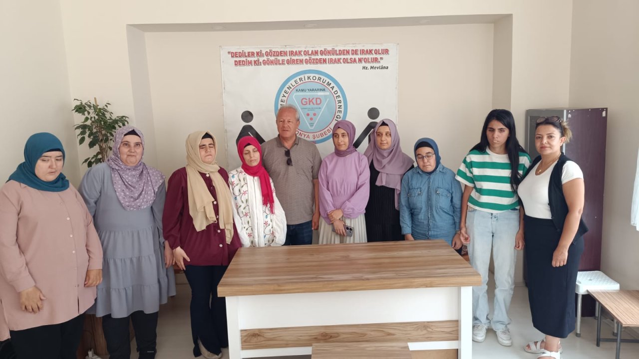 Görmeyen Gözleriyle Örgü Örüyor, Azimleriyle Herkese İlham Oluyorlar