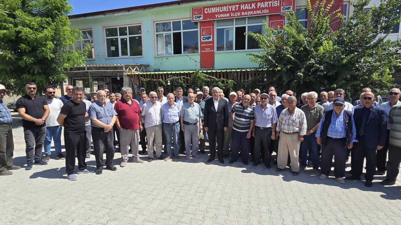 CHP Yunak İlçe Teşkilatı Toplu İstifa Etti, Yeni Parti'ye Katıldı