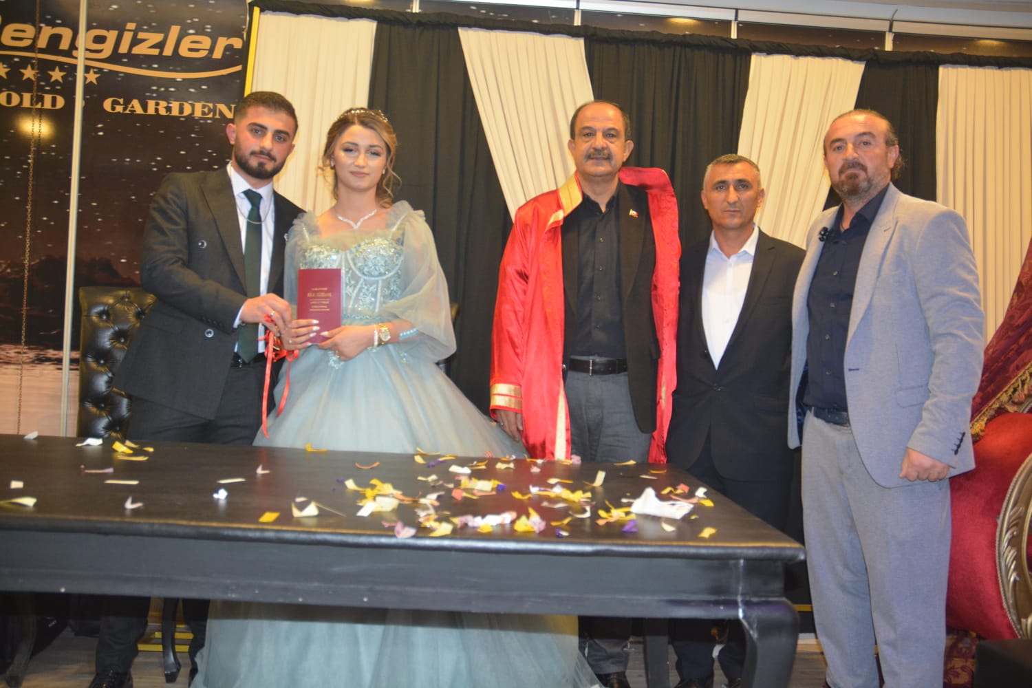 Yeşim ile Ebubekir’ e Mutluluklar