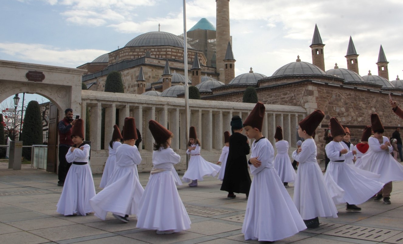 Minik Semazenler Mevlana’yı Andı