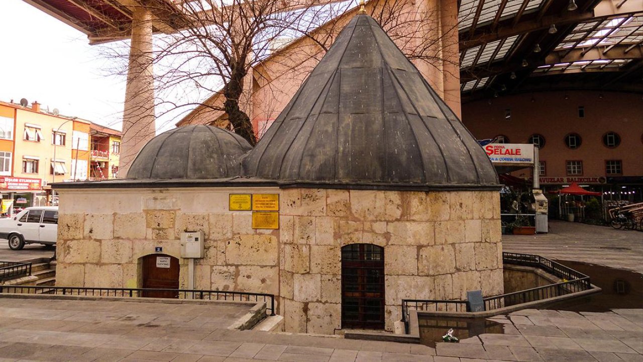 Konya'nın saklı mirası! 146 yıllık Söylemez Türbesi geçmişi bugüne taşıyor
