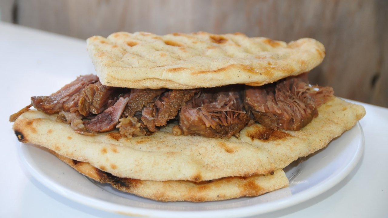 Akşehir'in ateşle yazılan lezzeti! Sofraları süslemeye devam ediyor