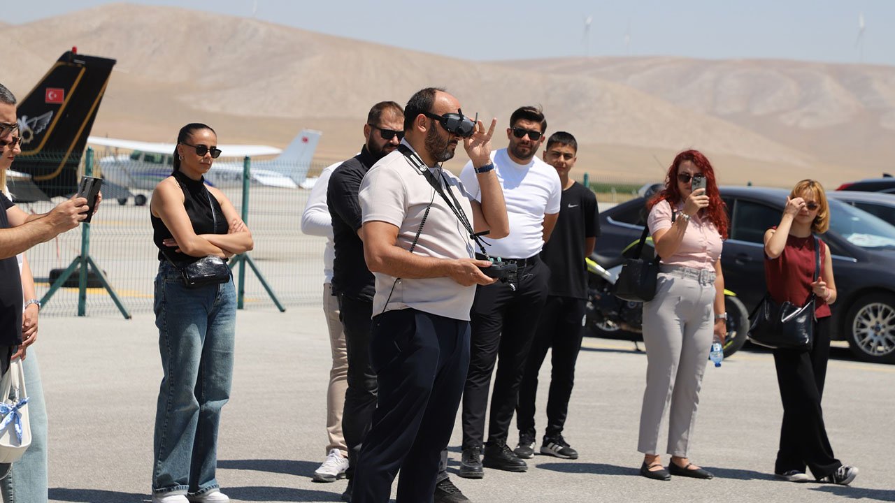 Konya'da Basın Mensuplarına Yönelik İHA-1 Ticari Pilot Eğitimi Tamamlandı