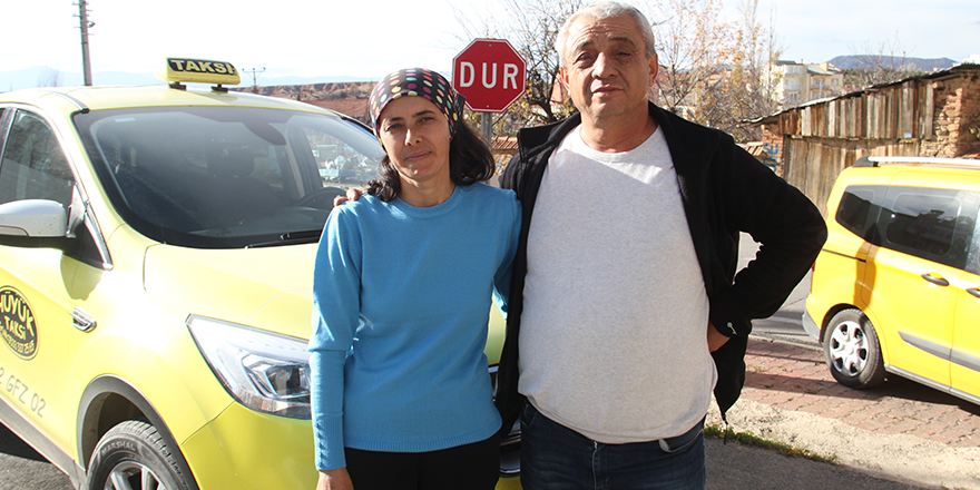 Konyalı çift aynı durakta 11 yıldır taksicilik yapıyor