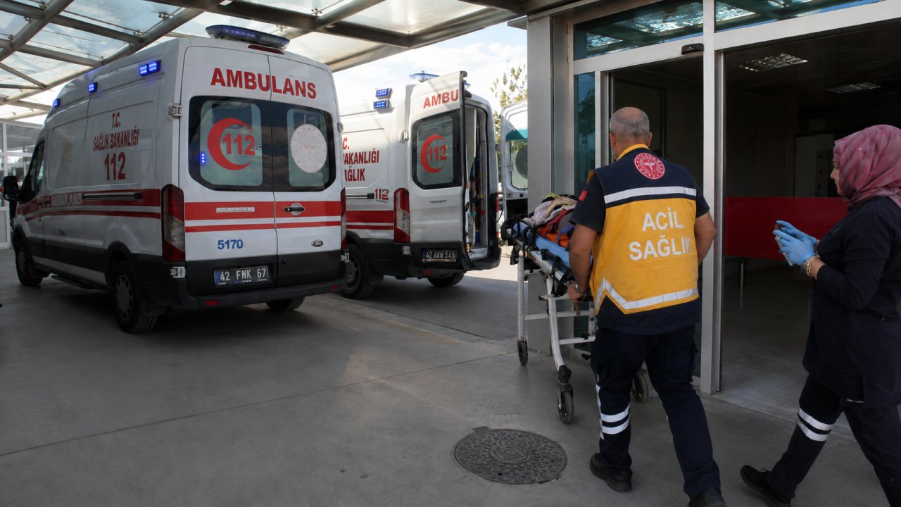 Mevlana Caddesi'nde korkutan anlar! Anne ve 10 yaşındaki kızına taksi çarptı