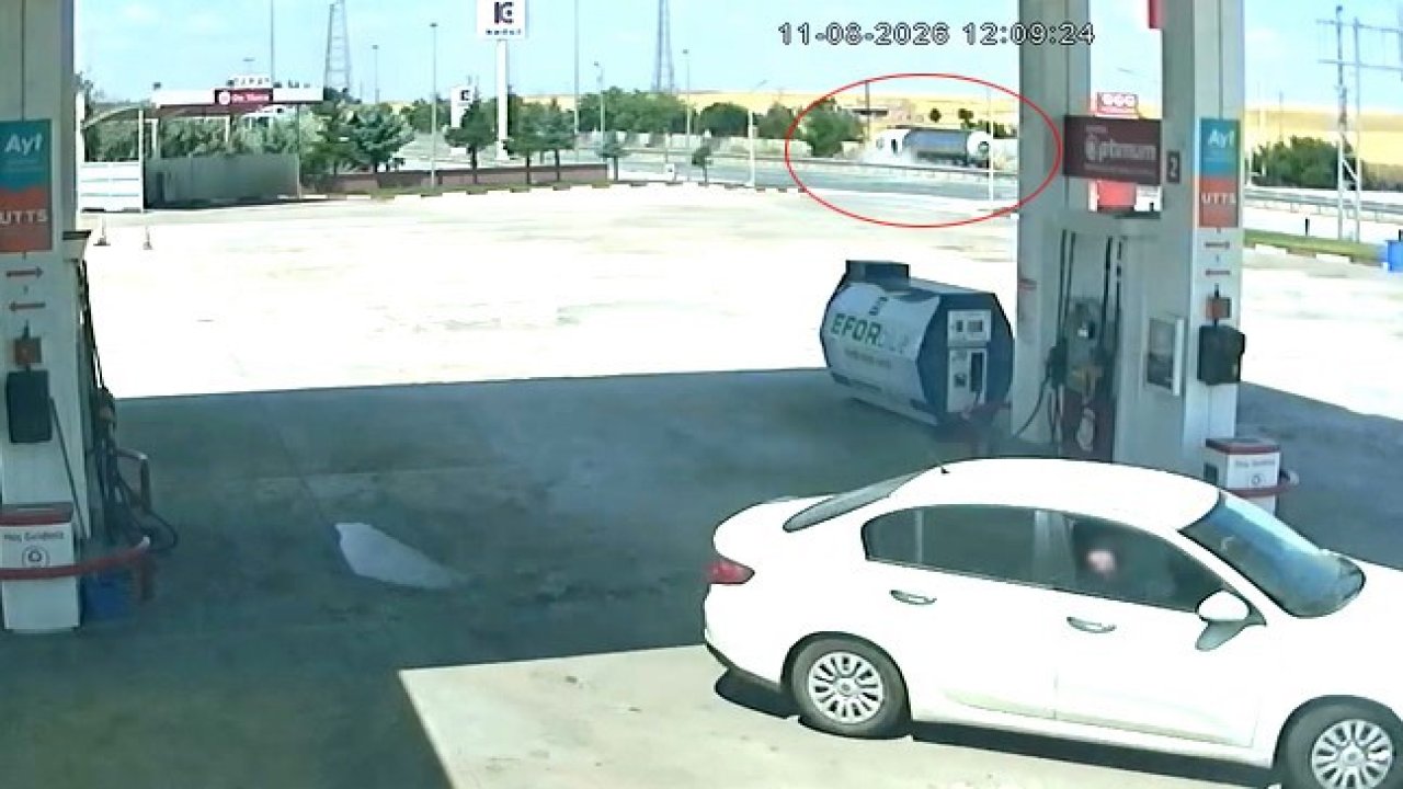 Konya'da faciadan dönüldü! Direksiyon başında kalp krizi geçiren tır sürücüsü bariyerlere çarptı