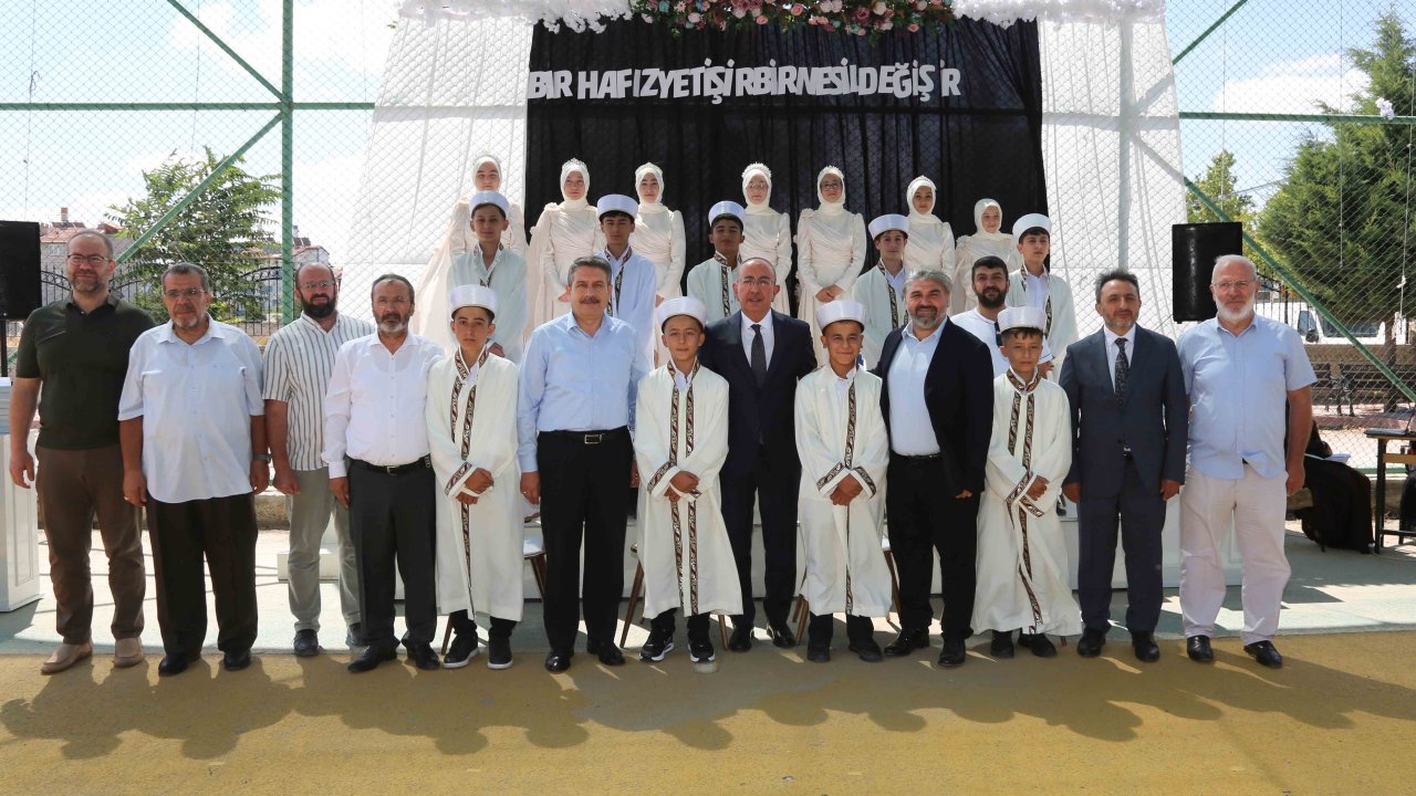 Mustafa Kavuş genç hafızların icazet törenine katıldı
