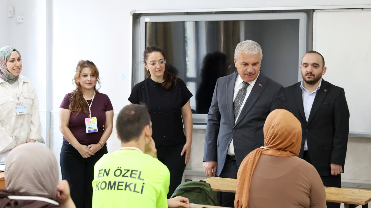 Konya’da Vali Akın’dan Öğrencilere Ziyaret! TÜGVA Yaz Okulu’nda Buluştu