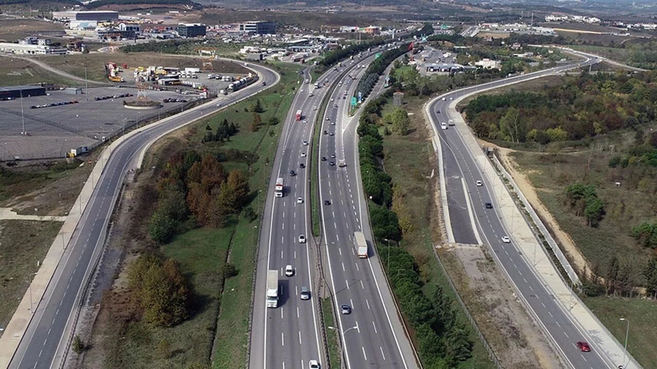 Yola çıkacaklar dikkat! KGM duyurdu: Bu güzergâhlarda trafik kısıtlaması var