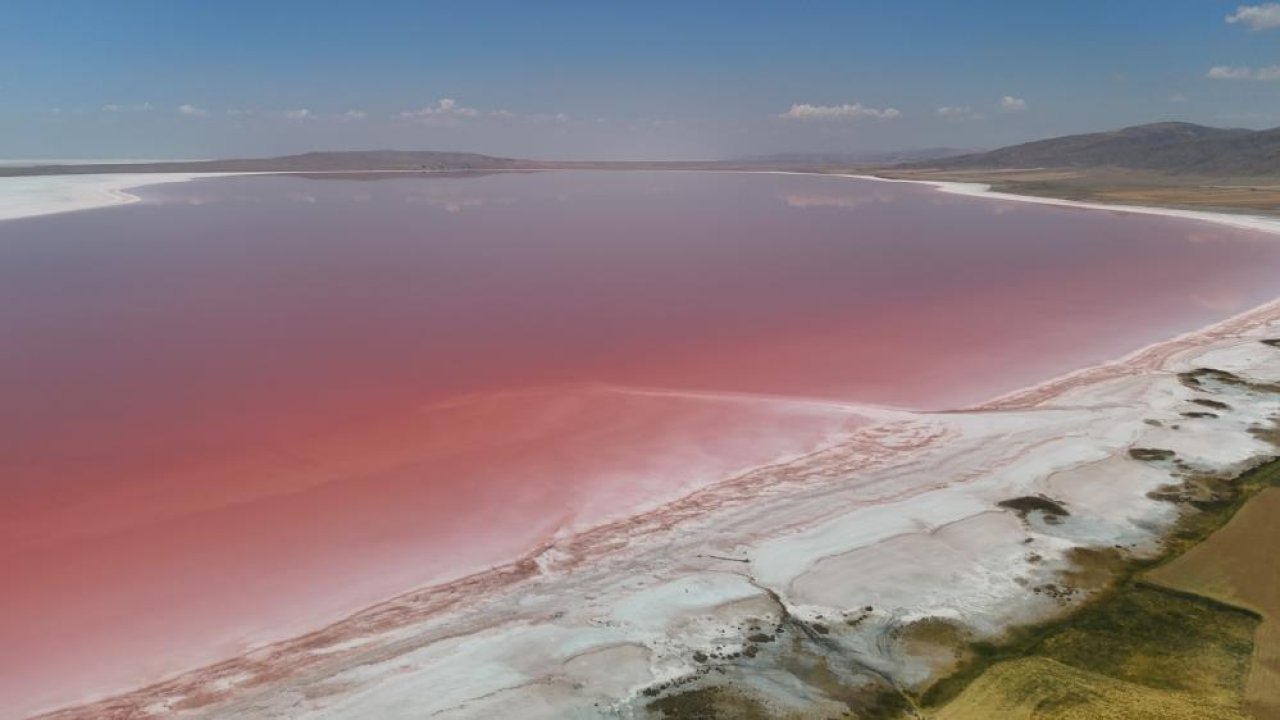 Tuz Gölü pembe bir masala dönüştü! Ziyaret edenler çok beğeniyor