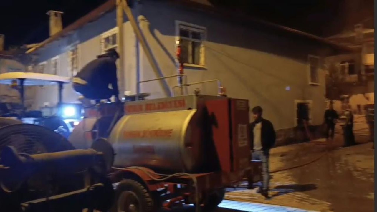 Bozkır’da korkutan yangın! Muhtar alevlerin arasına daldı