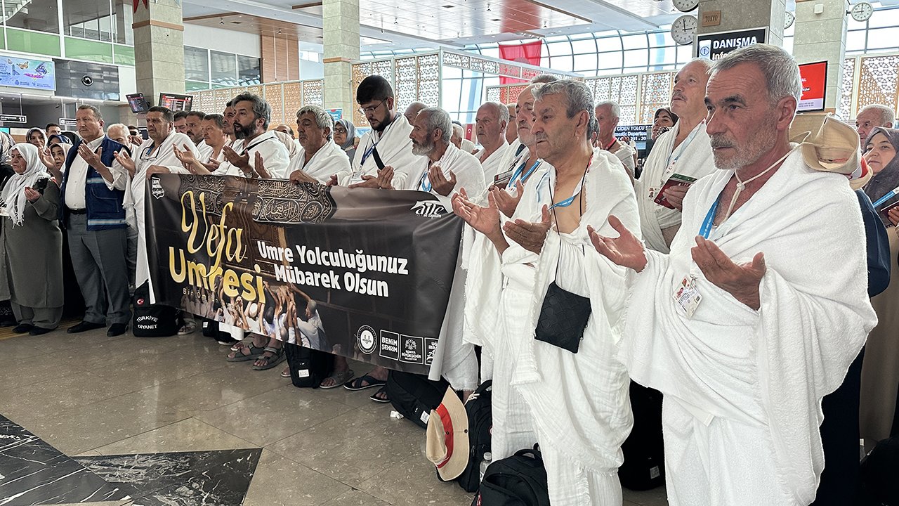 Konya’da Vefa Umresi heyecanı! İlk kafile kutsal topraklara uğurlandı
