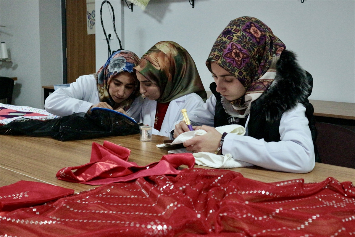 Eski Okul Yaşam Merkezi Oldu