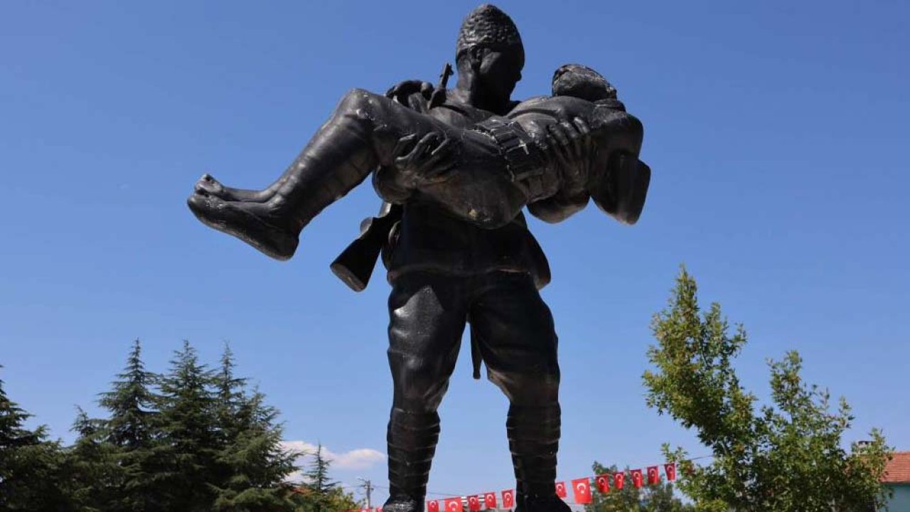 Konya’da 104 yıllık vefa: Baba-oğul kahramanlar anıldı