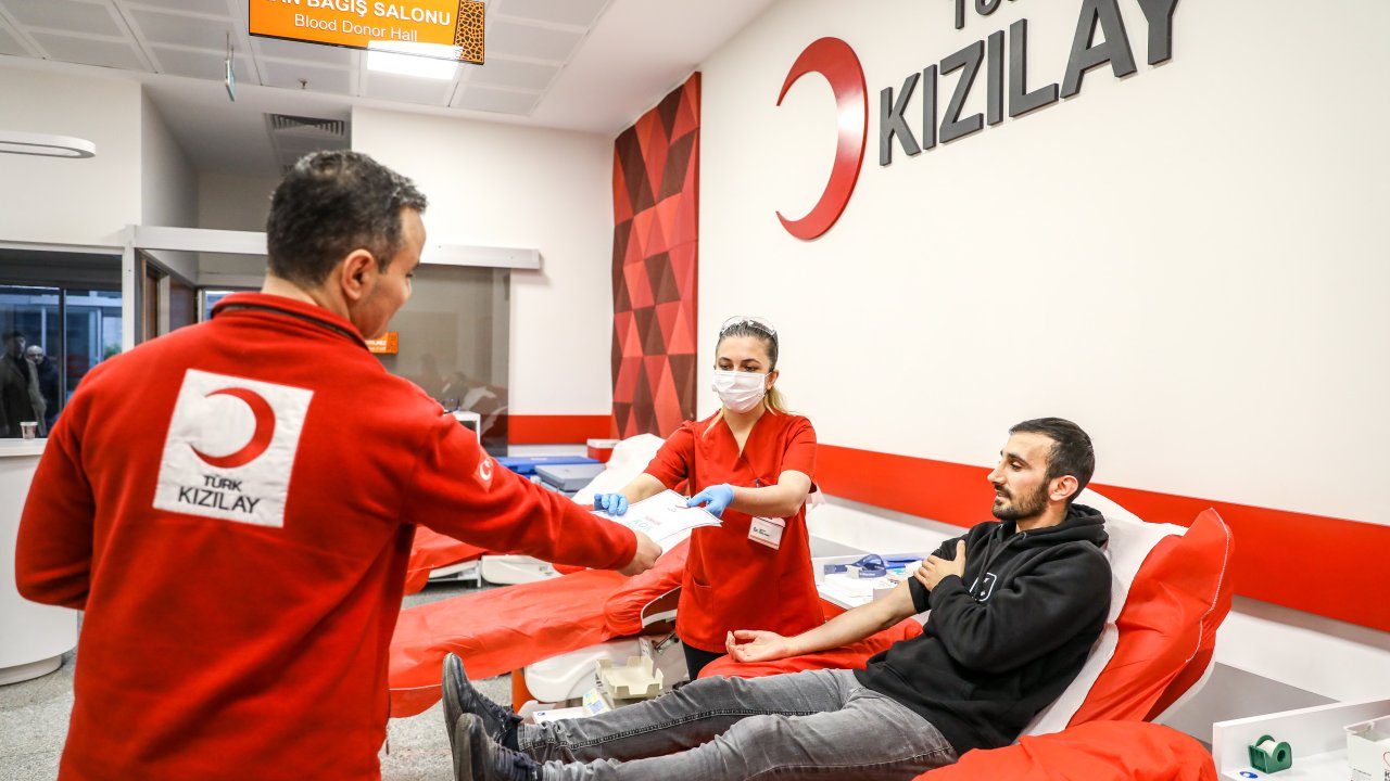 Kan Bağışında Dikkat Çeken Veri! En Yüksek Oran 20 Yaşındaki Gençlerde Görüldü
