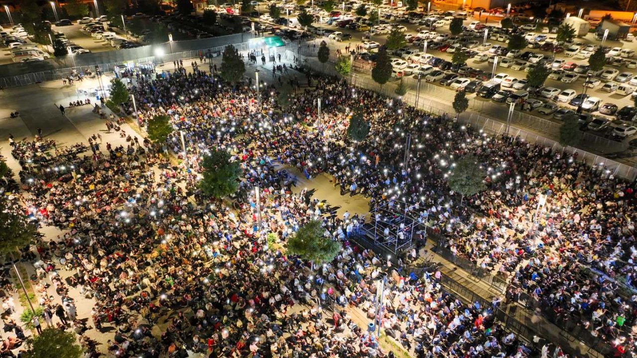 Konya’da Unutulmaz Arabesk Gecesi! On Binlerce Kişi Selçuklu’da Buluştu