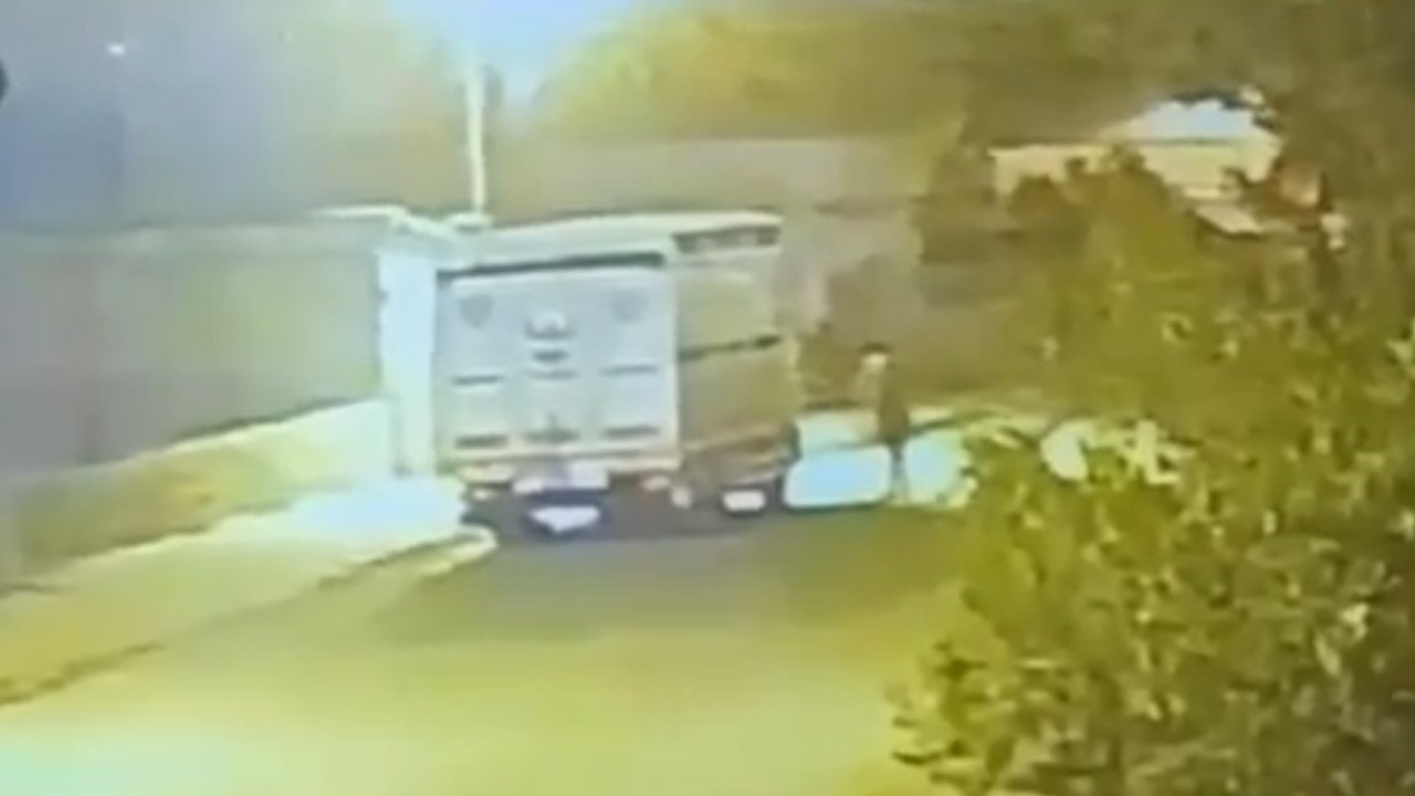 Konya'da park halindeki kamyonet kundaklandı!