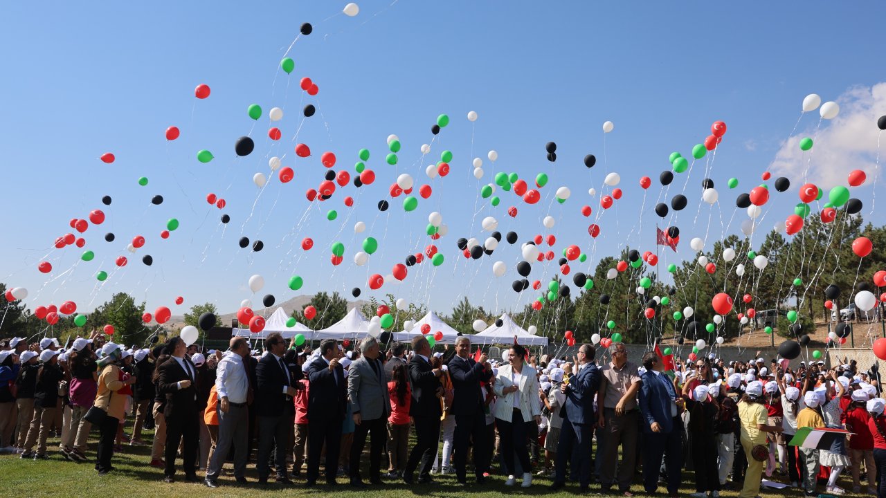 Konya’da Gazzeli Çocuklar İçin Gökyüzüne Uçurtmalar Bırakıldı! “Gökyüzü Çocuklara Kalsın”