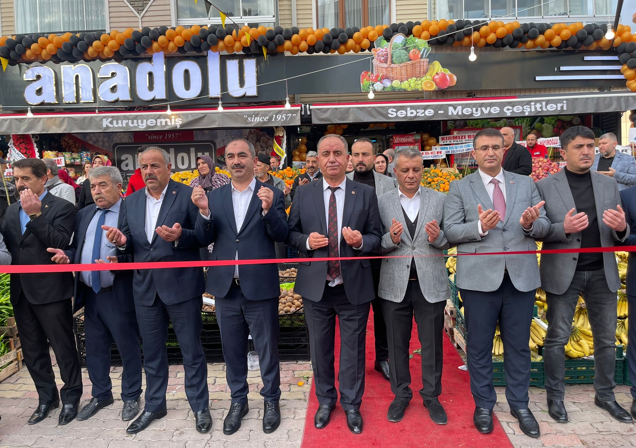 Anadolu Kuruyemiş Manav Dualarla Açıldı