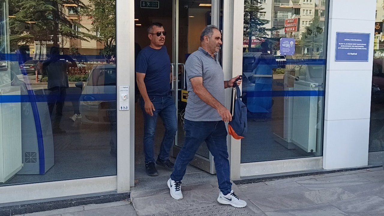 Konya’da 1,5 Milyon Liralık Altınını Bozduracaktı! Telefon Dolandırıcılarının Oyunu Son Anda Bozuldu