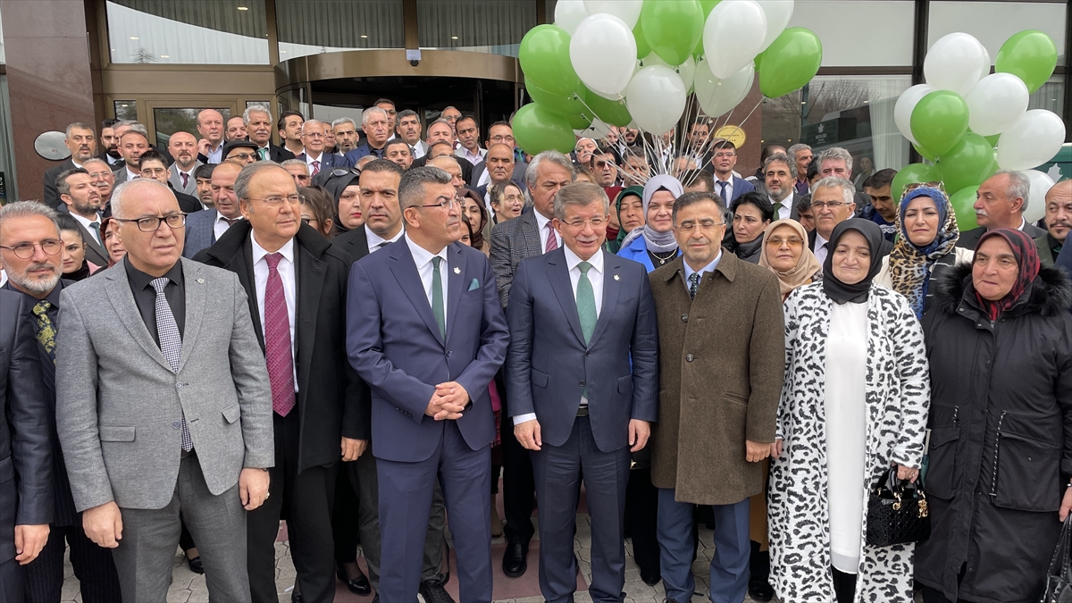 Davutoğlu Seçim Çalışmalarını Konya'dan Başlattı
