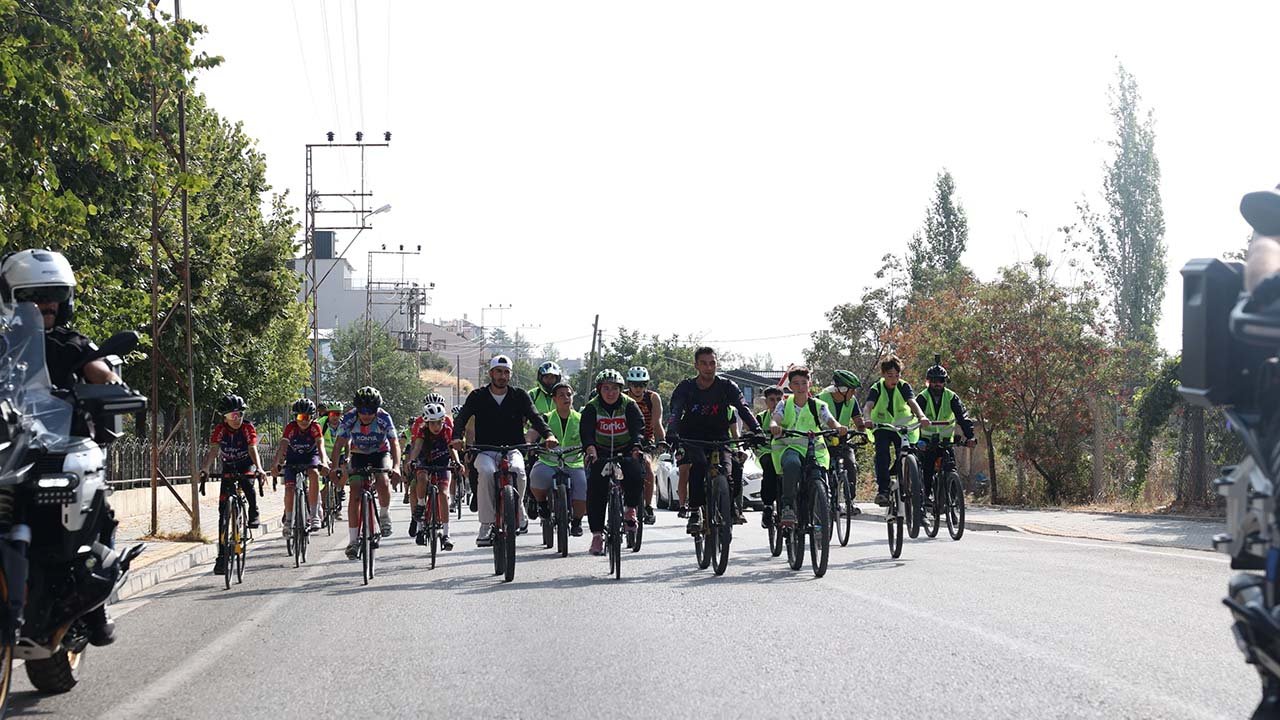 Konya’da pedal sesleri yükseldi! Binlerce bisikletsever Meram’da buluştu