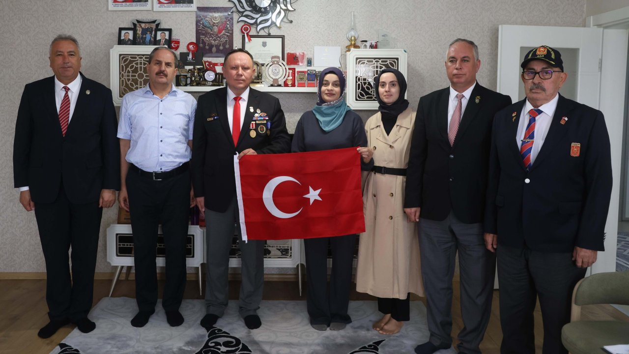 Konya’da Gaziler Günü’nde anlamlı ziyaret! Gazilerin evinde duygu dolu anlar