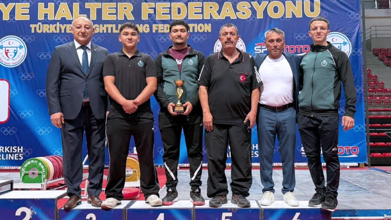 Konya’da Karataylı Haltercilerden Çifte Başarı! Şampiyonada Bronz Madalya Geldi