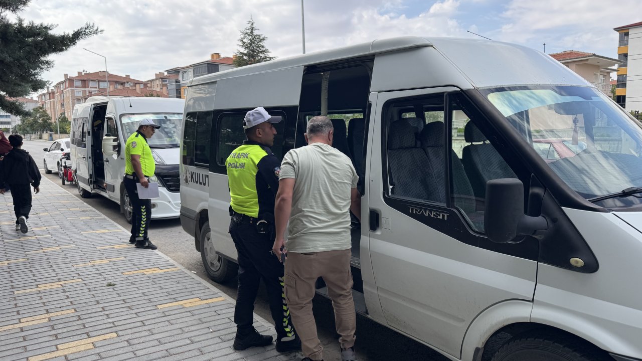 Konya’da Okul Çevrelerinde Sıkı Denetim! Servis Araçları Tek Tek Kontrol Edildi