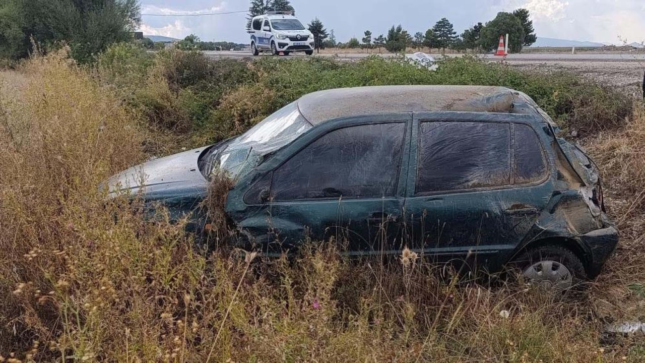 Konya’da yağmur kazayı getirdi! Otomobil şarampole devrildi