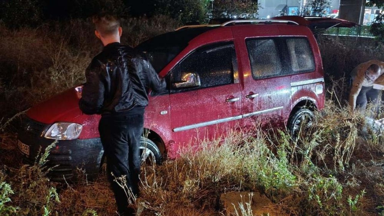 Konya’da yağış kazayı beraberinde getirdi! Araç şarampole devrildi