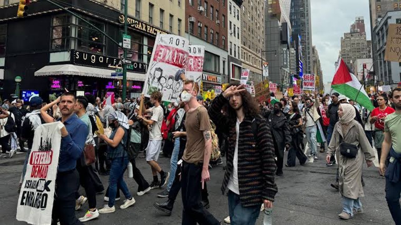 New York’ta Netanyahu protestosu! BM Genel Merkezi önünde yüzlerce kişi toplandı