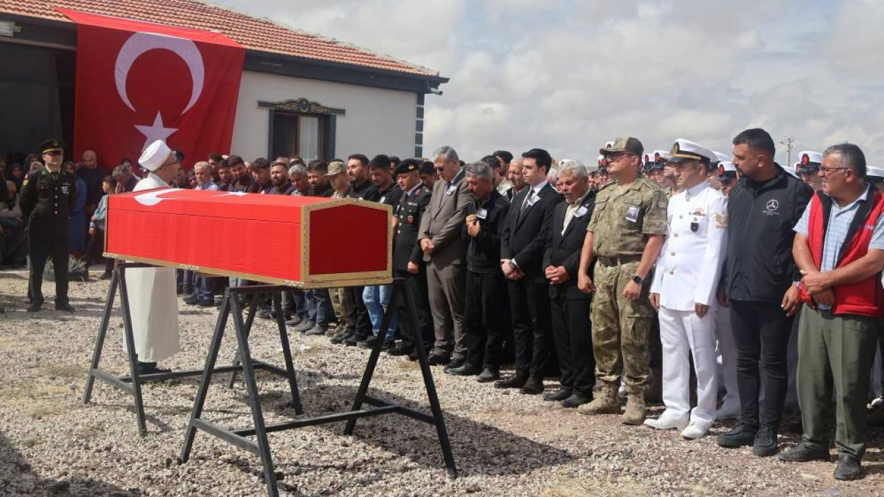 Konya’da düğündeki kurşun can aldı! Uzman Çavuş Serkan Deveci son yolculuğuna uğurlandı