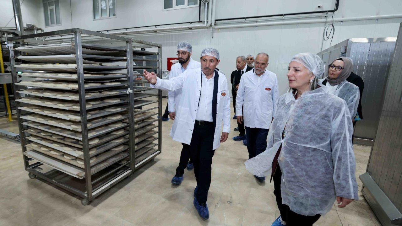 Konya’da Karatay Halk Ekmek Fabrikası’na Önemli Ziyaret! Ekmek Üretim Modeli Yerinde İncelendi