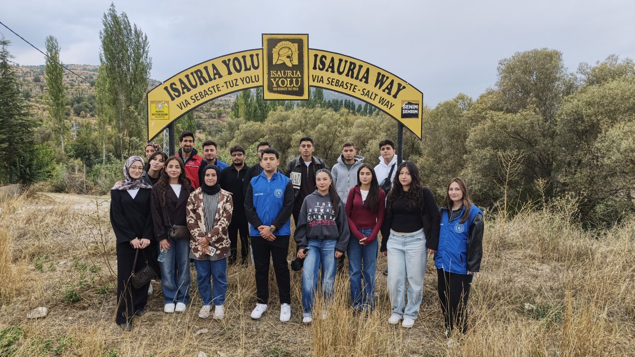 Konya'da Bozkır'a yeni gelen üniversite öğrencilerine doğa yürüyüşü!