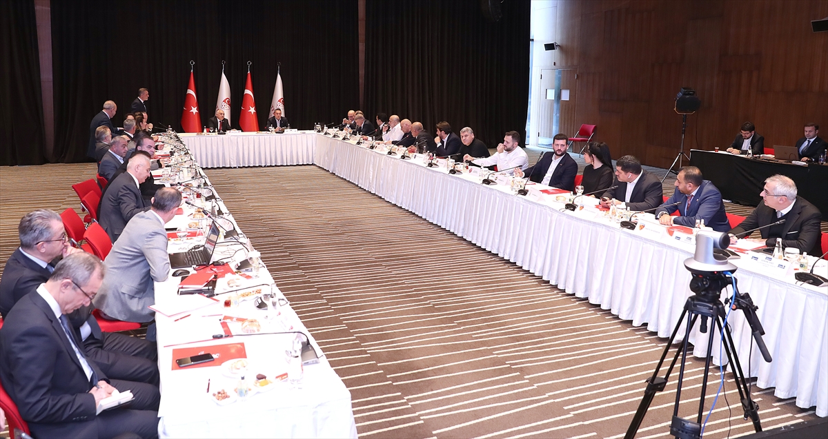 Süper Lig'de 15. haftanın hakemleri kulüp başkanlarının da katıldığı toplantıda belirlendi