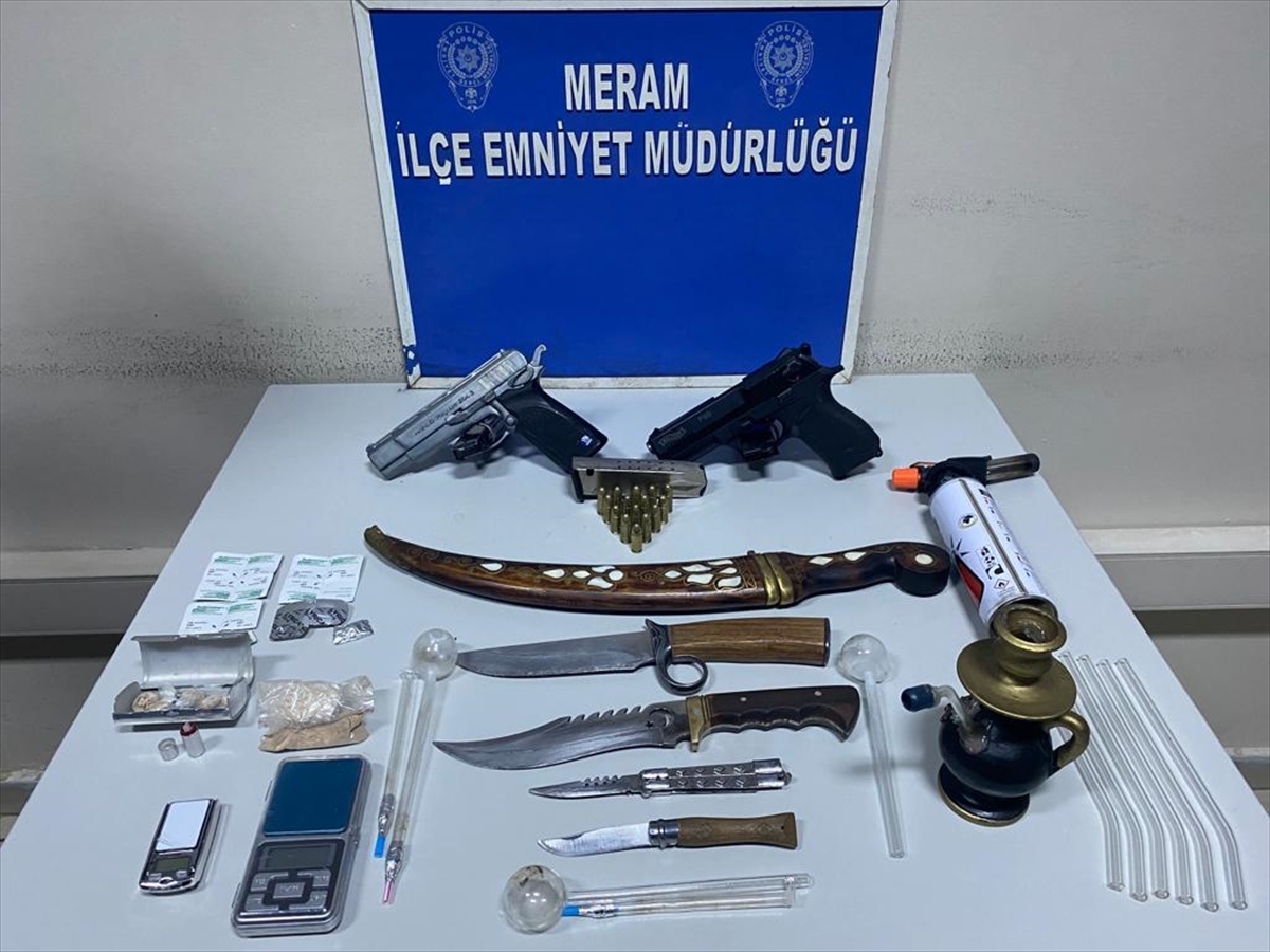 Konya'da evde uyuşturucu imalatı yaptıkları öne sürülen 3 şüpheli yakalandı