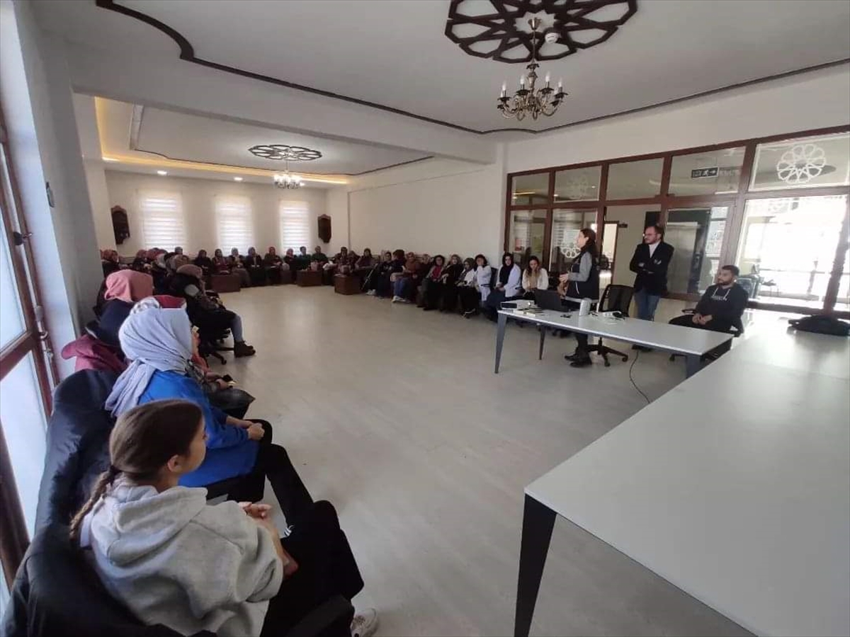 Hüyük'te düzenlenen seminerde annelere uyuşturucu bağımlılığı anlatıldı