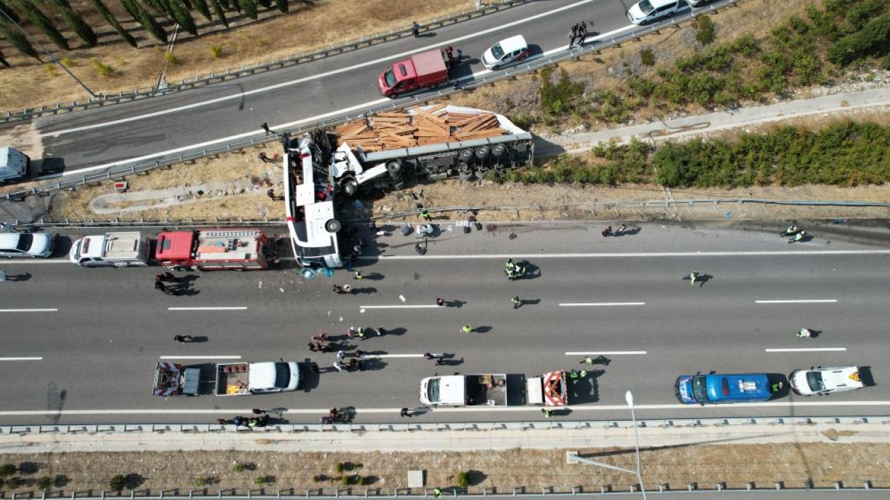 Manisa’da katliam gibi kaza! Otobüs tırla çarpıştı: 11 ölü, 26 yaralı