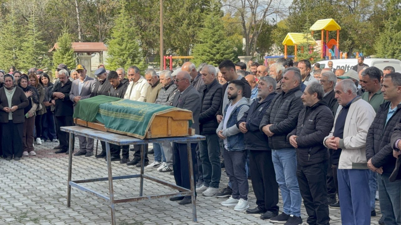 Manisa’daki Feci Kazada Hayatını Kaybetmişti! Zülfinaz Tosun Konya’da Son Yolculuğuna Uğurlandı