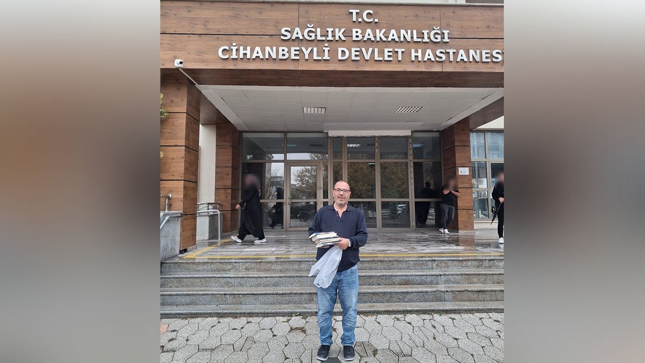 Konya Cihanbeyli’de Öğretmen Lütfi Şahin’den Hastalara Kitap Hediyesi