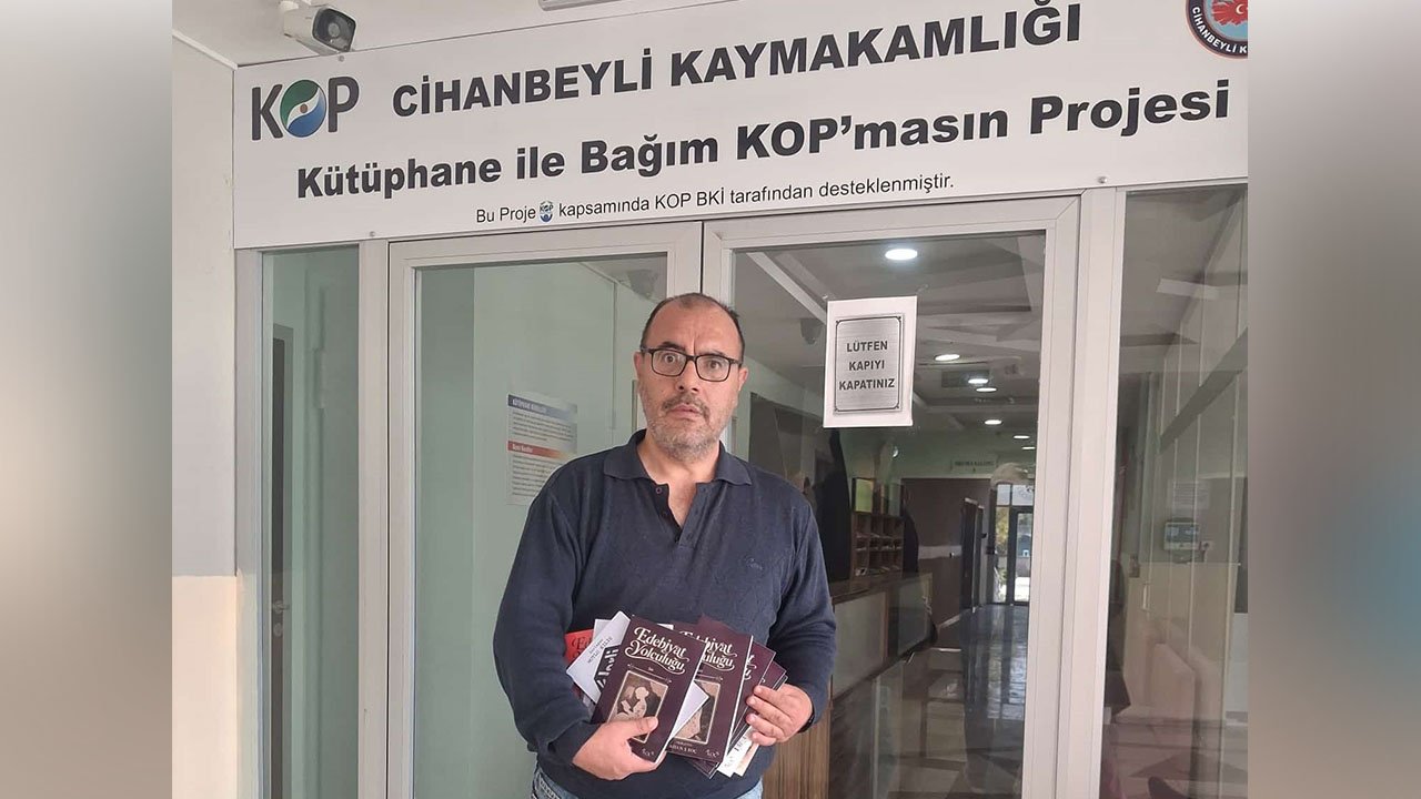 Konya Cihanbeyli’de Öğretmenden Örnek Davranış! Bir Yılda 500 Kitap Hediye Etti