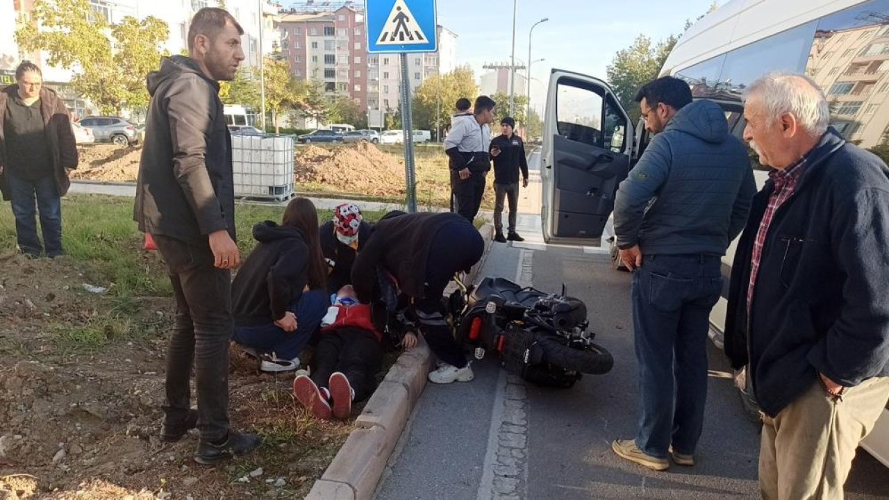 Konya kavşakta kaza! Minibüs ile motosiklet çarpıştı, 1 yaralı