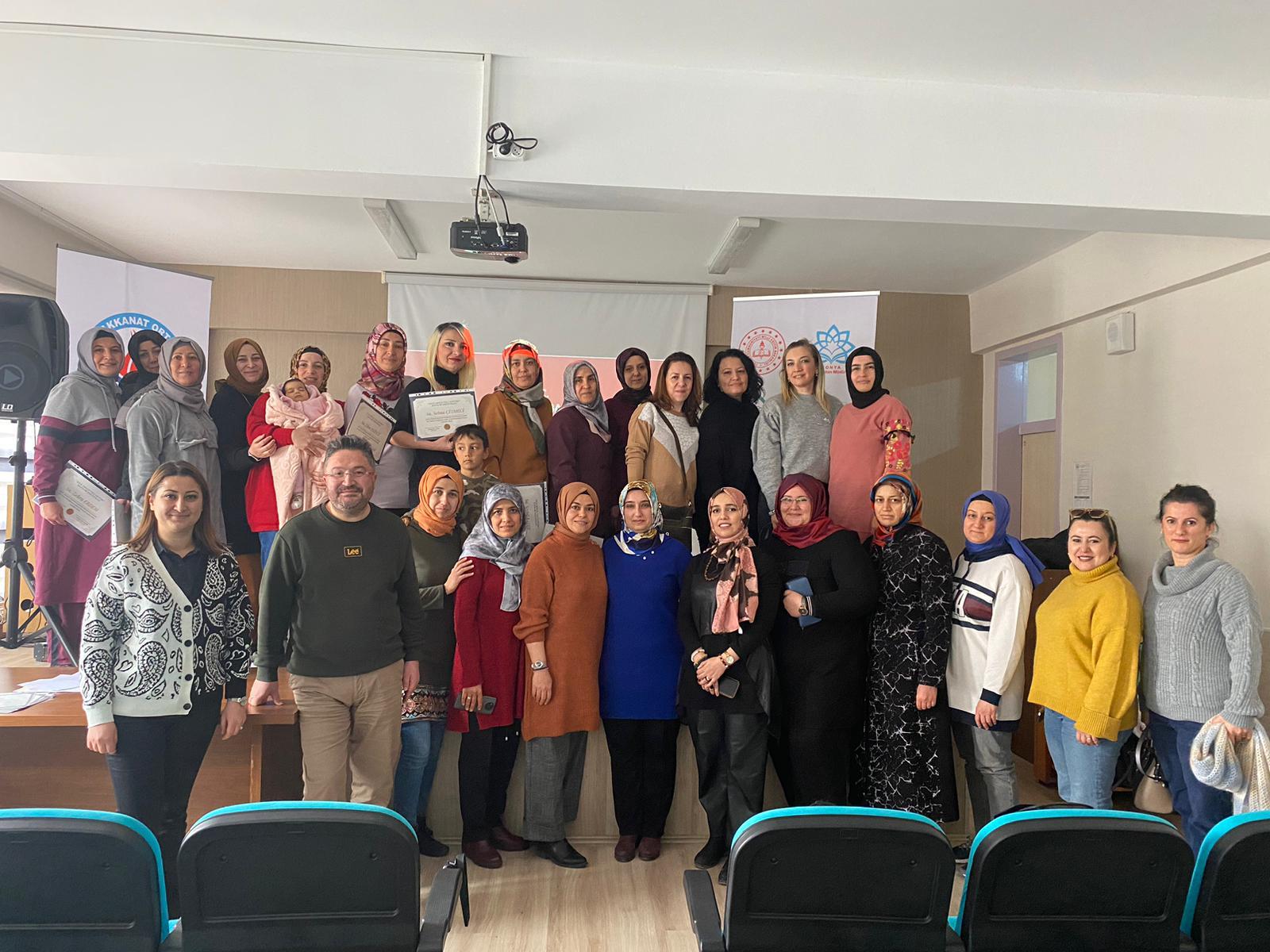 Şerife Akkanat Ortaokulunda Aile Okulu Veli Eğitimi Sonlandırıldı